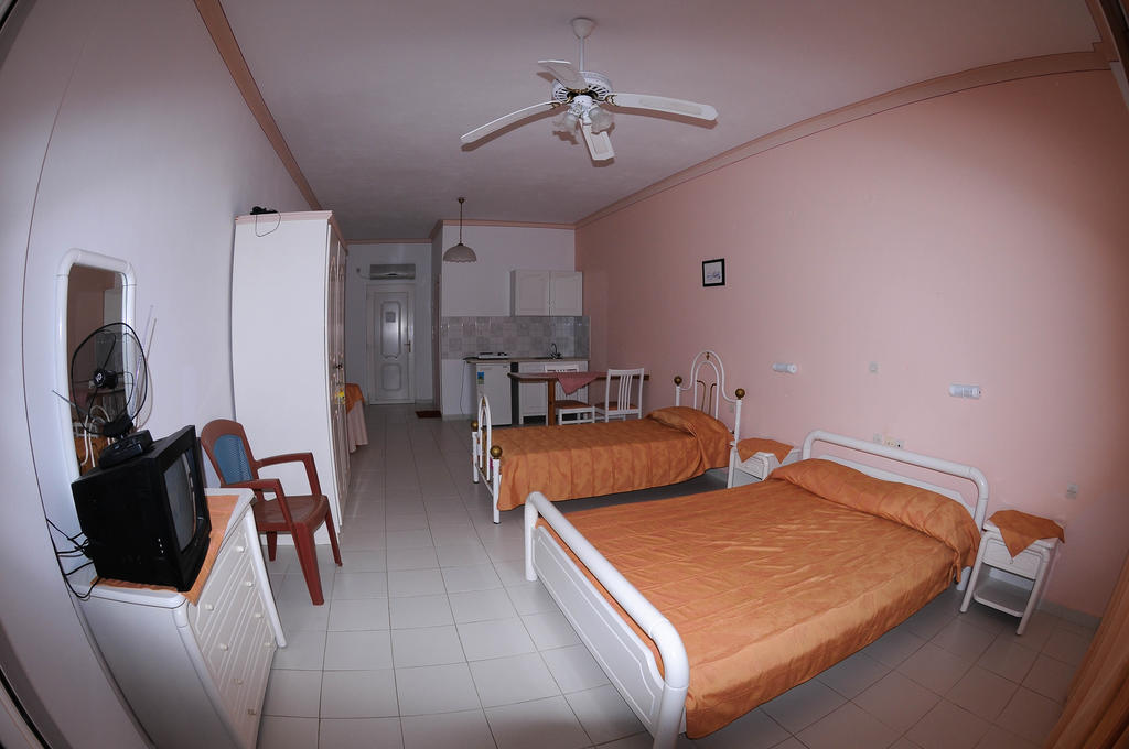 Efstathia Hotel Xirokambos  Экстерьер фото